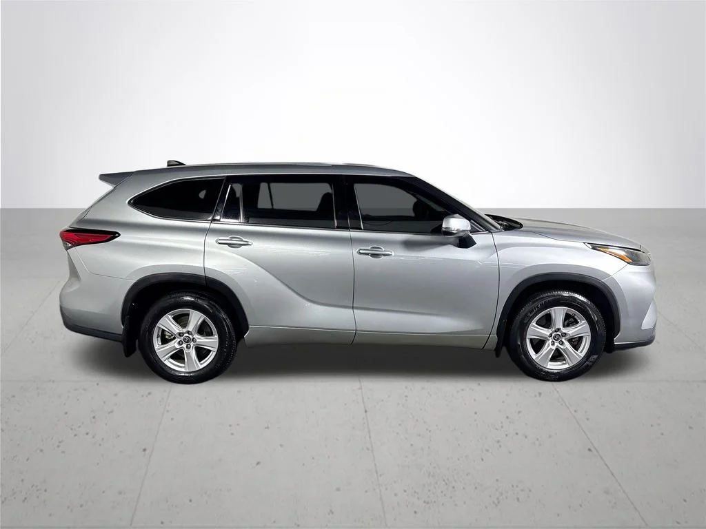 Used 2022 Silver Toyota L image 5