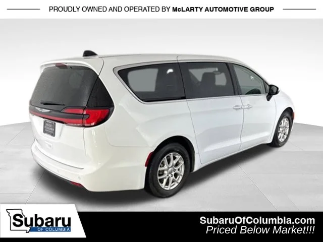 Used 2023 White Chrysler Touring L image 7