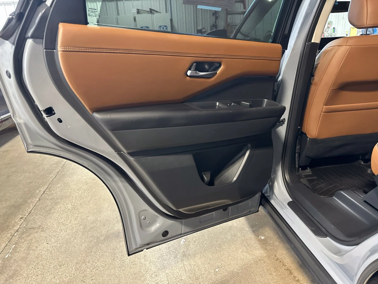 Used 2022 Gray Nissan Platinum image 25