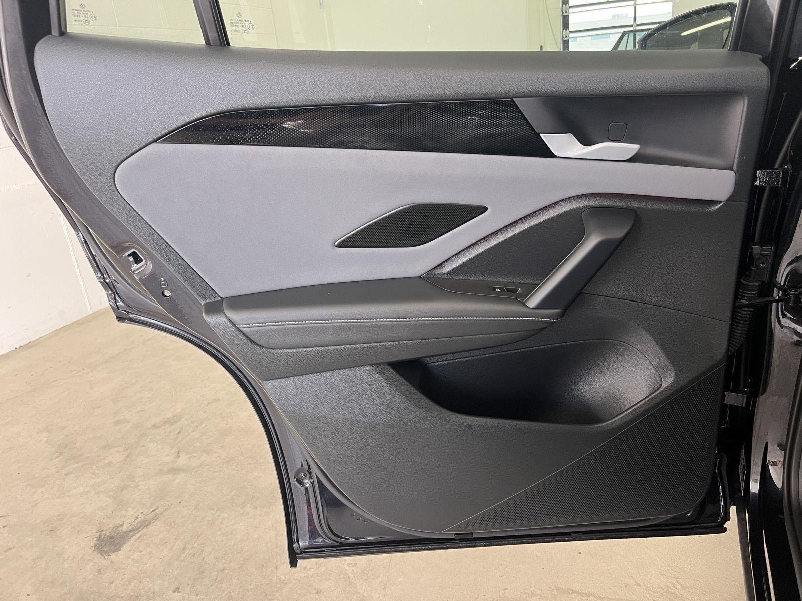 2025 Volkswagen Tiguan SE R-LINE BLACK - Photo 25