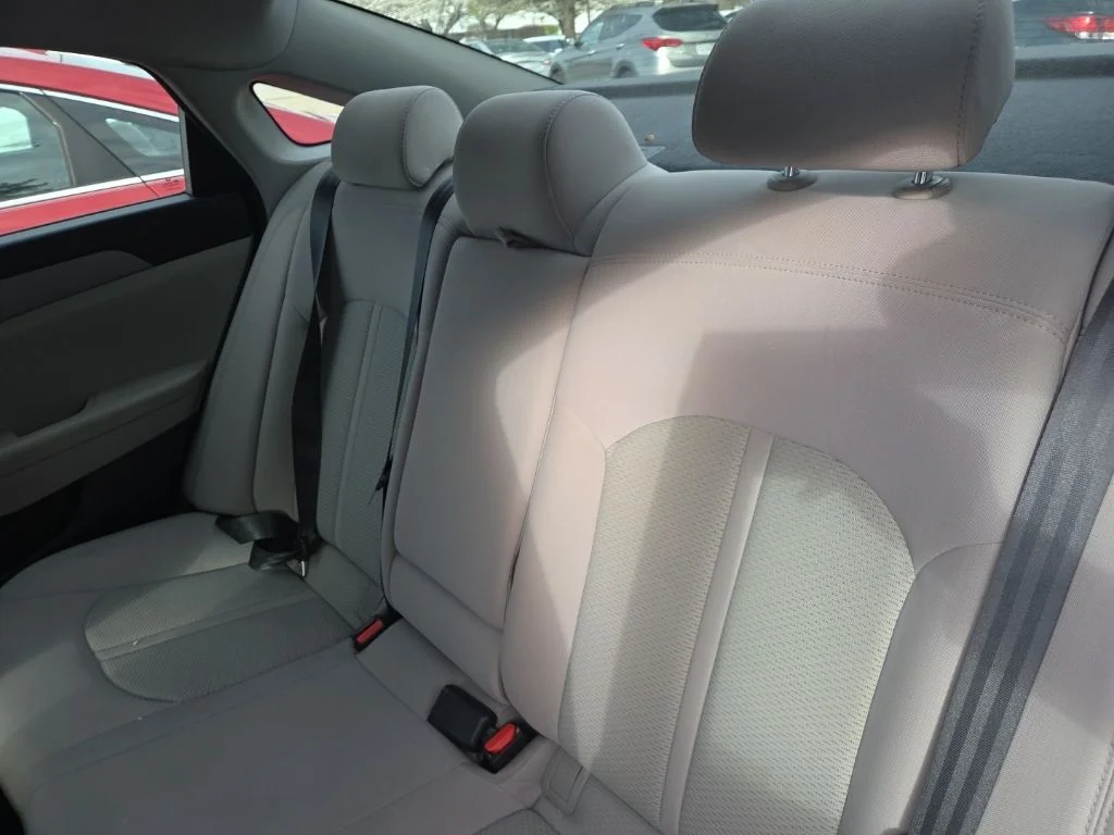 Used 2016 White Hyundai SE image 9