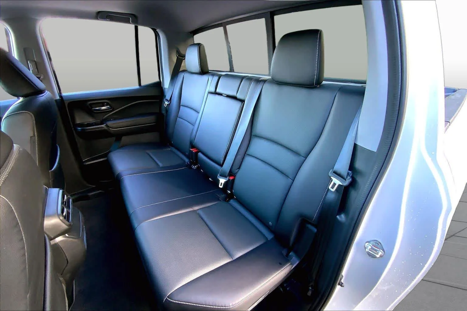 Used 2025 Platinum White Pearl Honda RTL image 21