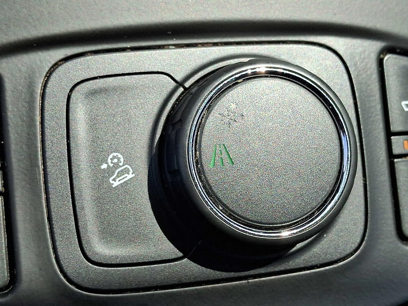 Used 2019 BLUE STEEL METALLIC GMC SLE image 24