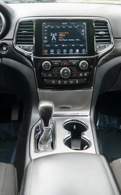 Used 2020 Black Jeep Laredo E image 16