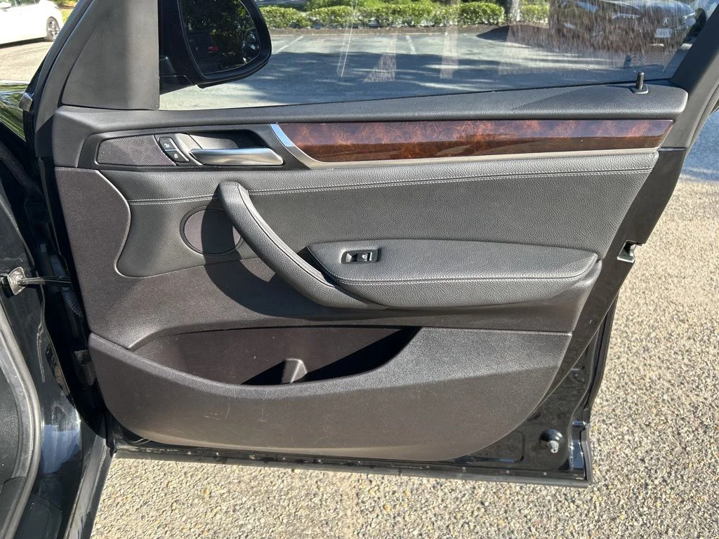 Used 2017 Black BMW xDrive28i image 25