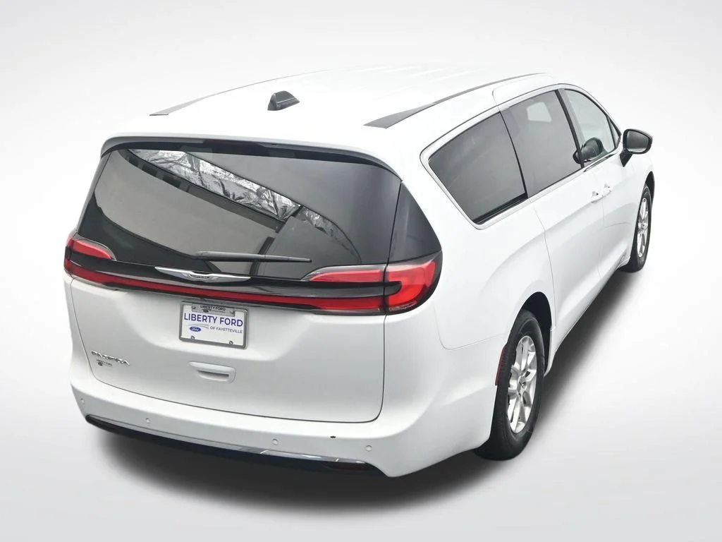 Certified Used 2024 Bright White Clearcoat Chrysler Touring L image 28