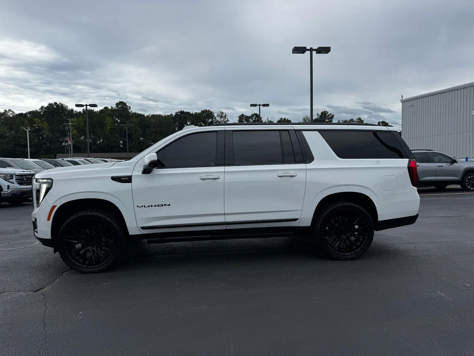 Used 2025 Summit White GMC Elevation image 2