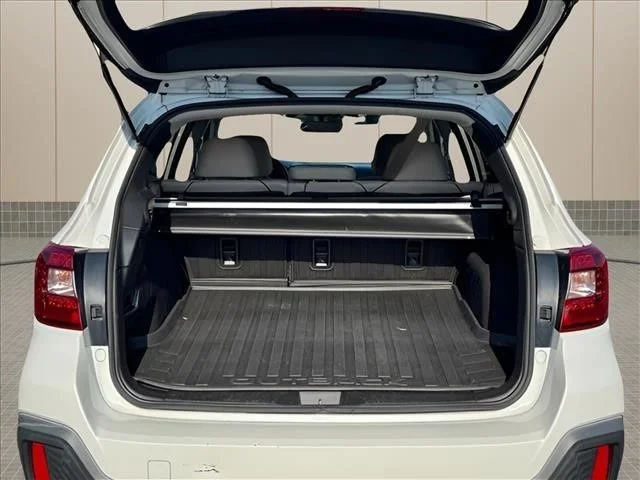 Used 2019 White Subaru 2.5i Premium image 16