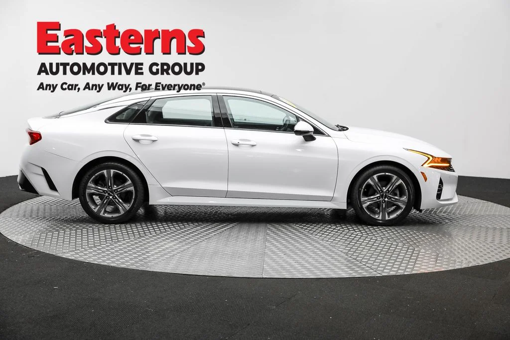 Used 2022 White Kia EX image 4