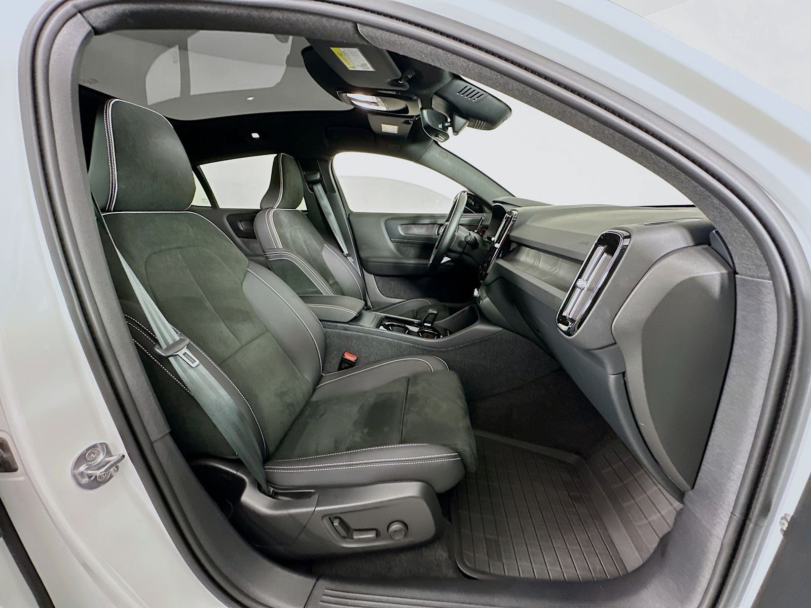 Used 2023 Crystal White Volvo Ultimate image 30