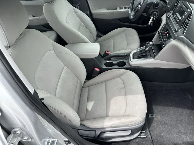 Used 2018 Silver Hyundai SE image 25