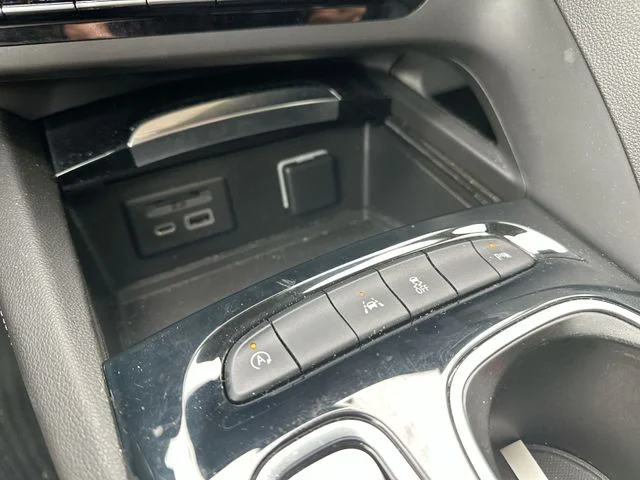 Used 2021 Black Buick Essence image 39