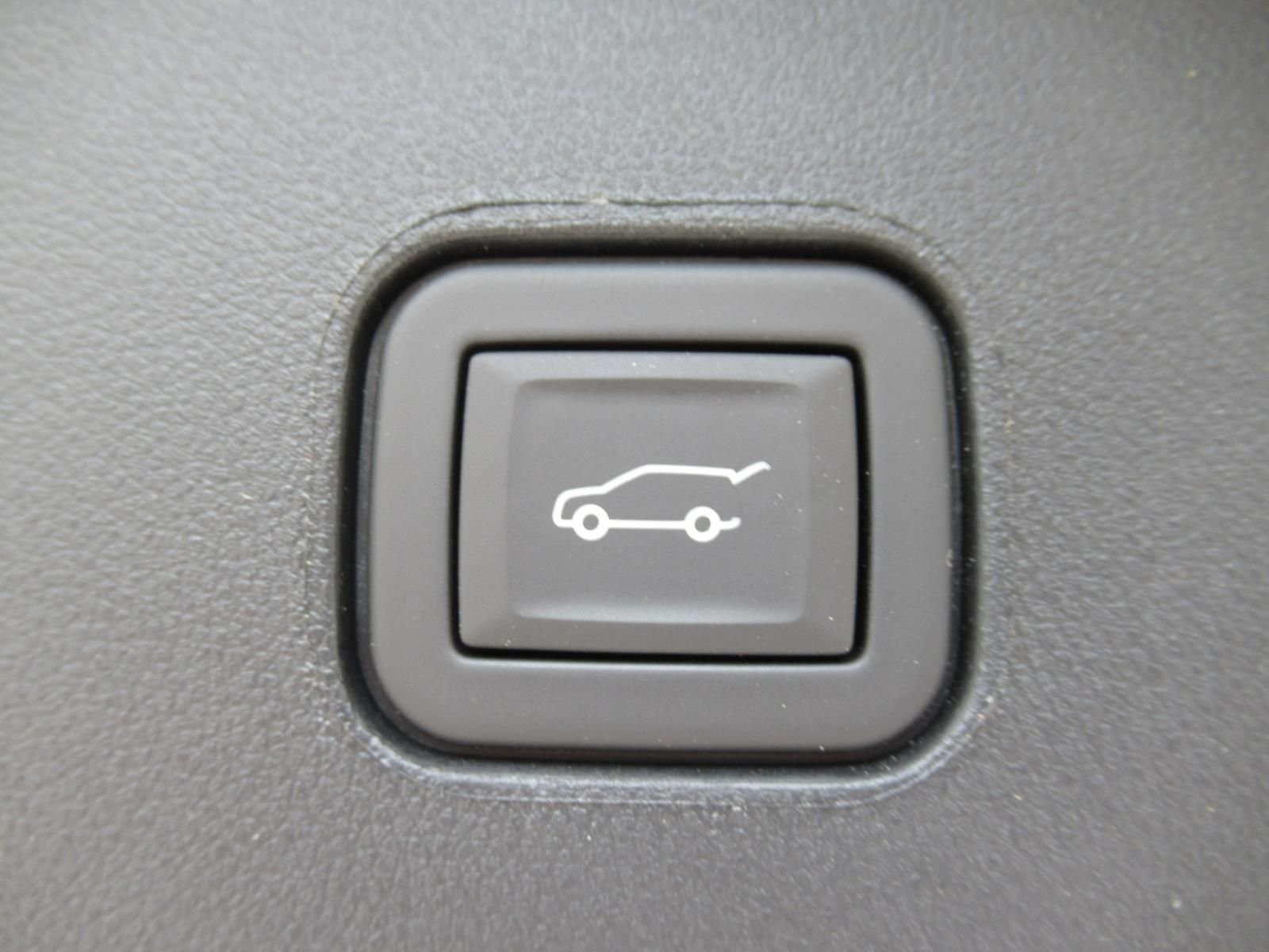 Used 2025 Red Cadillac Luxury image 40