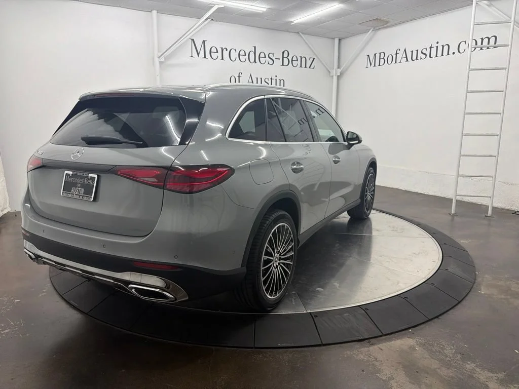 New 2027 White Mercedes-Benz GLC 300 image 7