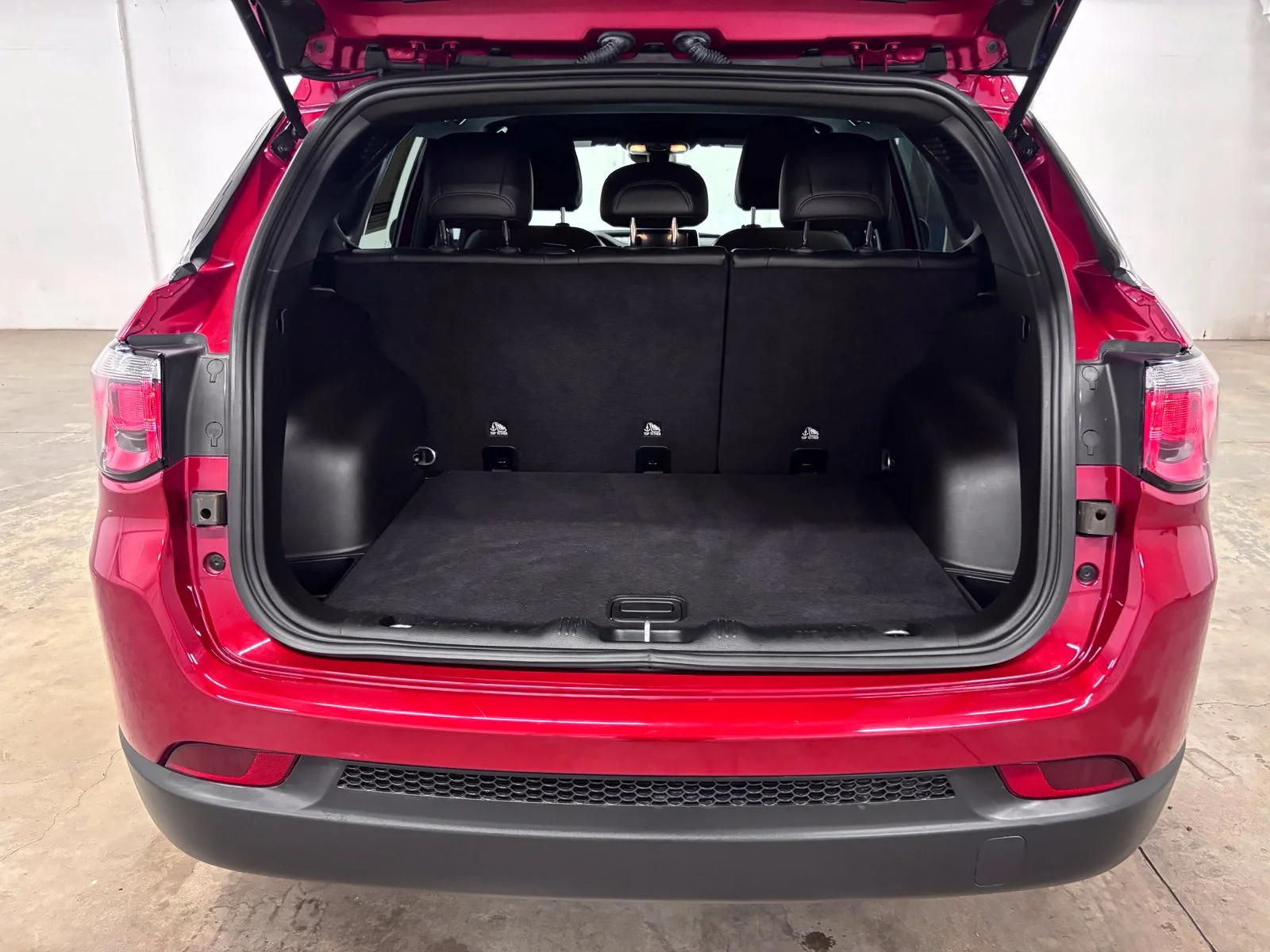 Used 2025 Red Jeep Latitude image 23