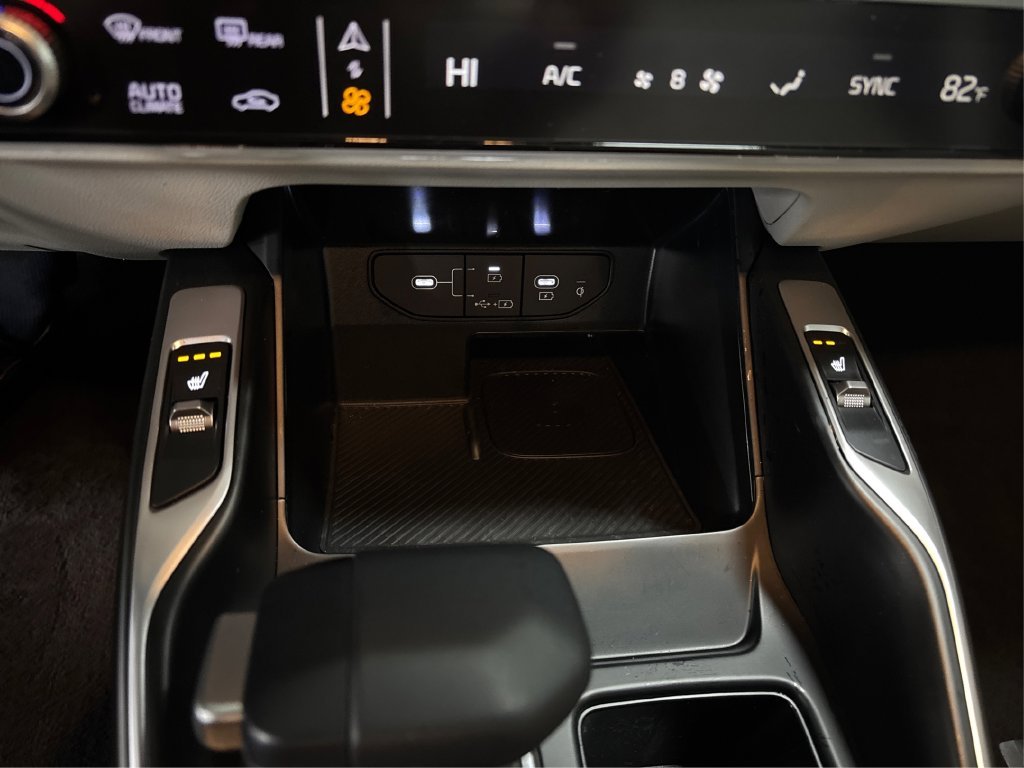 Used 2025 Silver Kia S image 35