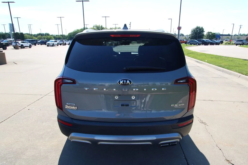 Used 2021 Everlasting Silver Kia EX image 16