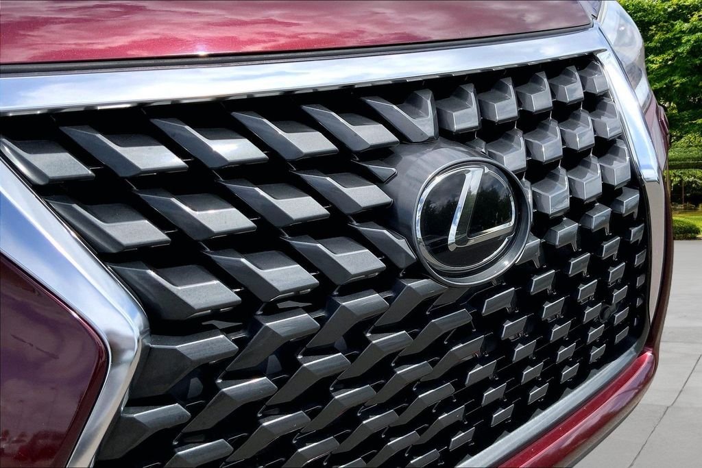 Used 2020 Red Lexus 460 image 32