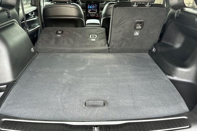 Used 2023 Red Jeep Altitude image 17