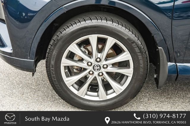 Used 2017 Blue Toyota Platinum image 11