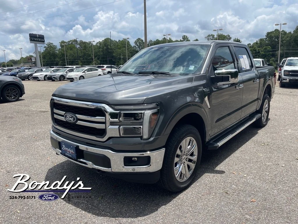 Used 2025 Gray Metallic Ford Lariat image 3