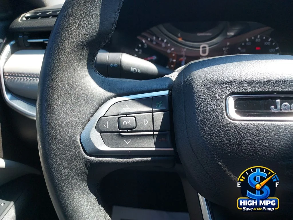 Used 2025 Silver Jeep Limited image 16