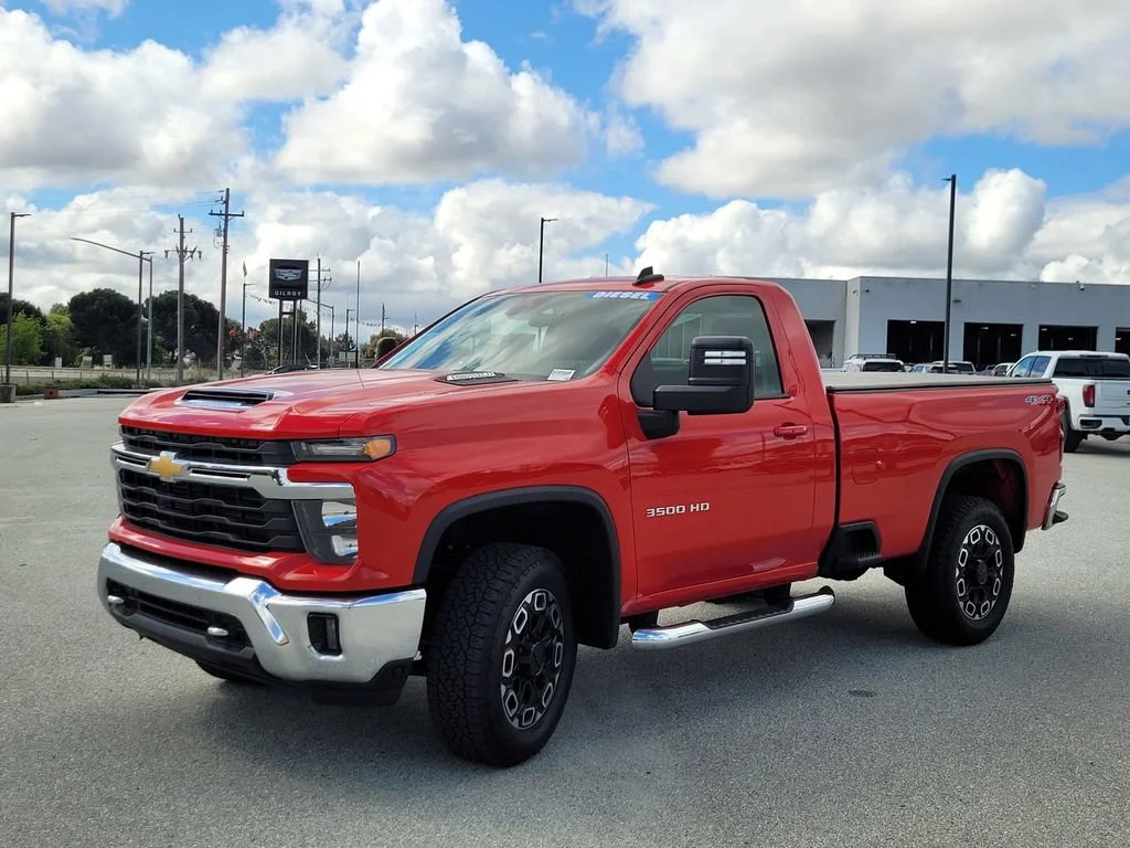 2025 Chevrolet Silverado 3500HD LT - Photo 9