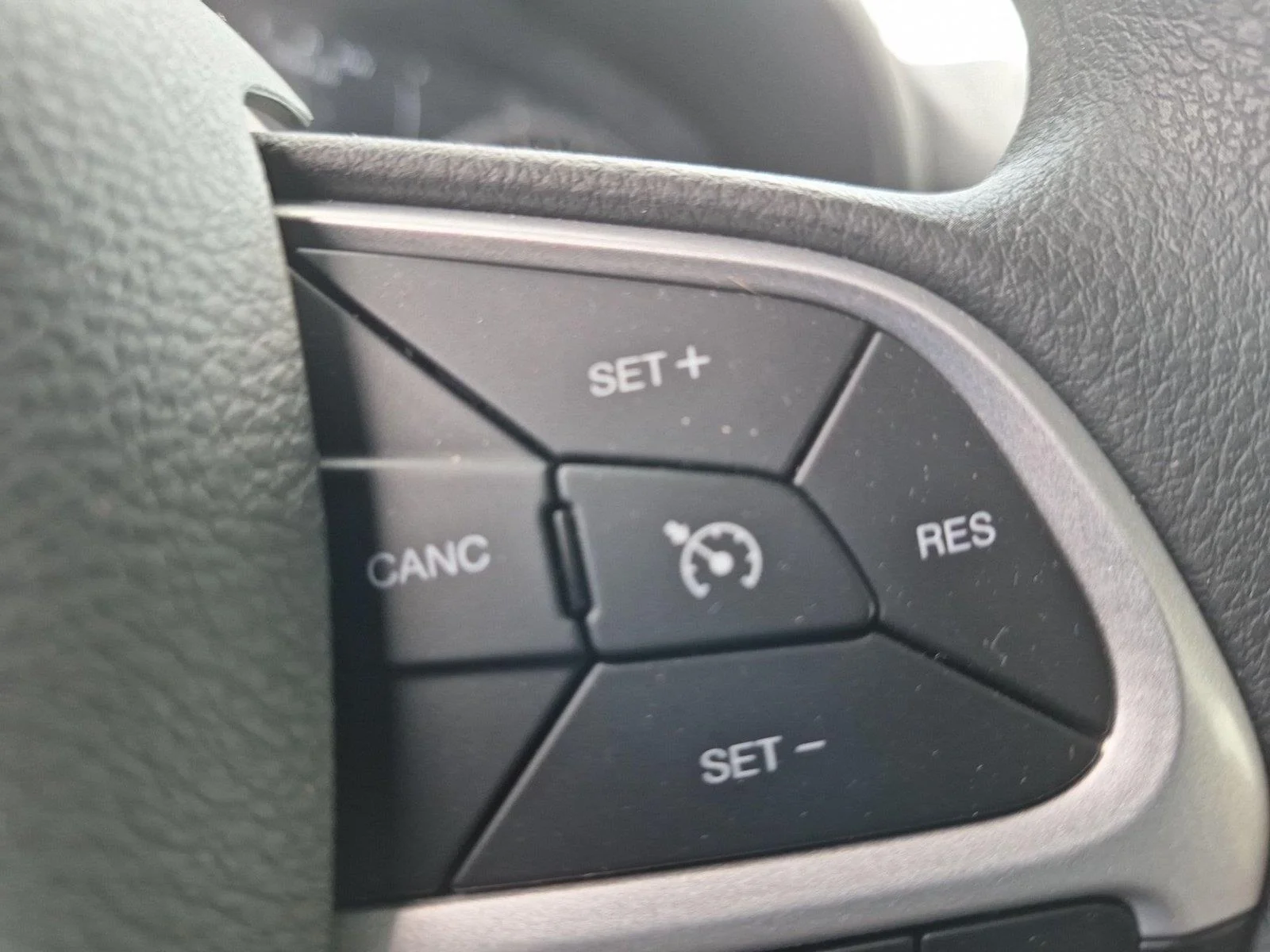 Used 2018 Glacier Metallic Jeep Sport image 20
