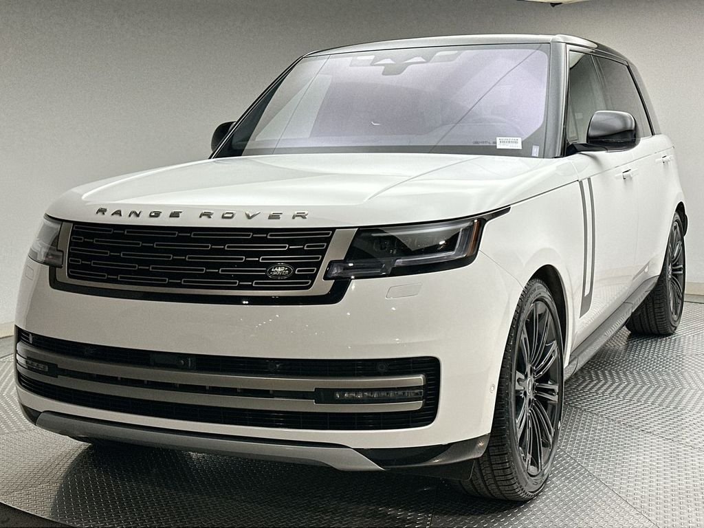 Certified Used 2023 Fuji White Land Rover SE image 1