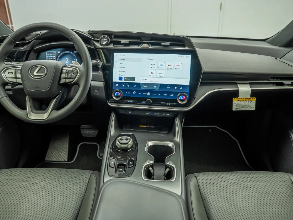 Certified Used 2024 IRIDIUM Lexus 300e Premium image 27