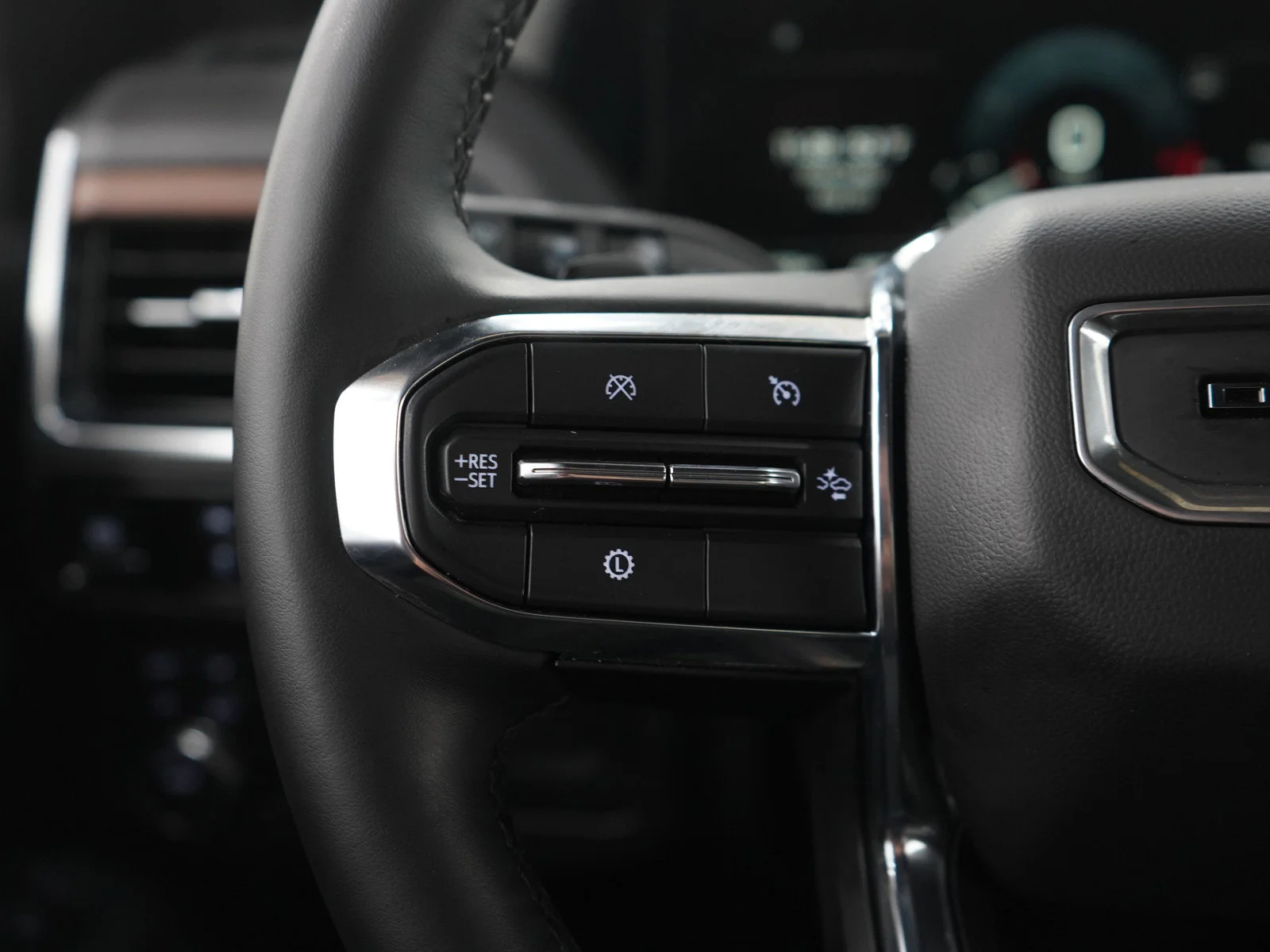 Used 2025 Summit White GMC Denali image 28