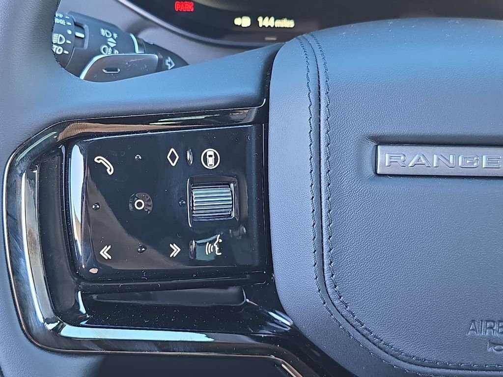 New 2026 Santorini Black LAND ROVER Dynamic SE image 18