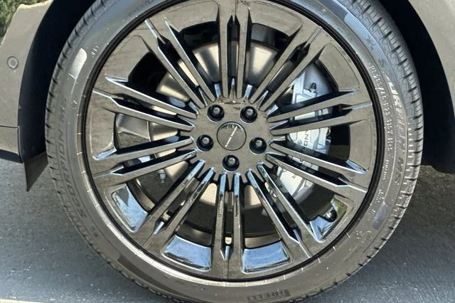 New 2026 Santorini Black Land Rover SE image 25