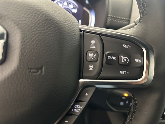 New 2026 Diamond Black Crystal Pearl-Coat Exterior Paint RAM Laramie image 31