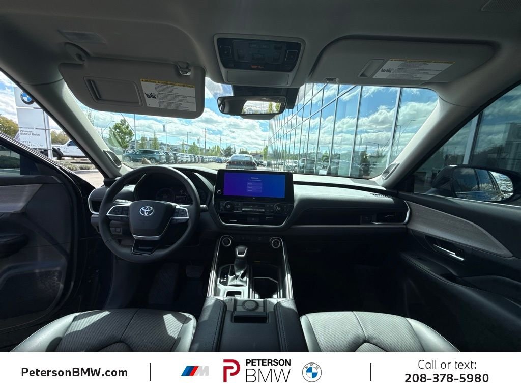 Used 2025  Toyota Limited image 18