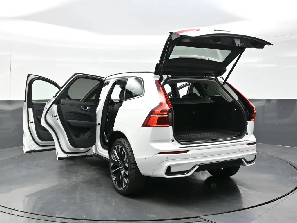 New 2027 Crystal White Volvo T8 Ultra image 42