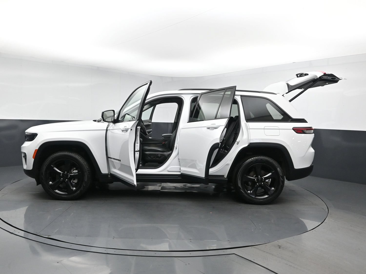 Used 2023 Bright White Clearcoat Jeep Limited image 25