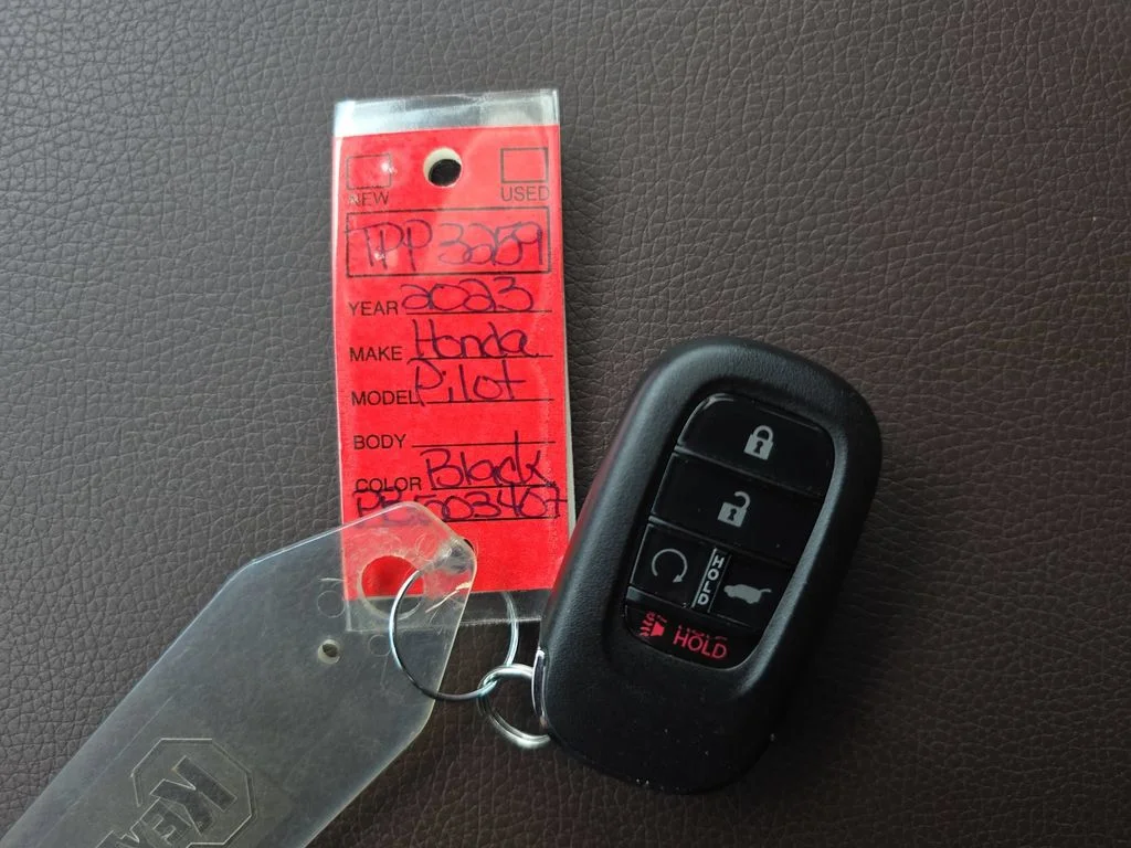 Used 2023  Honda Touring image 17