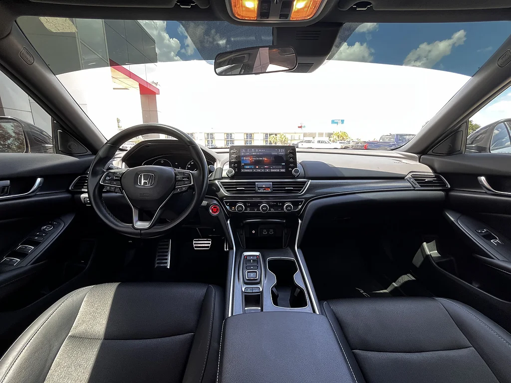 Used 2022 Sonic Gray Pearl Honda Sport image 10