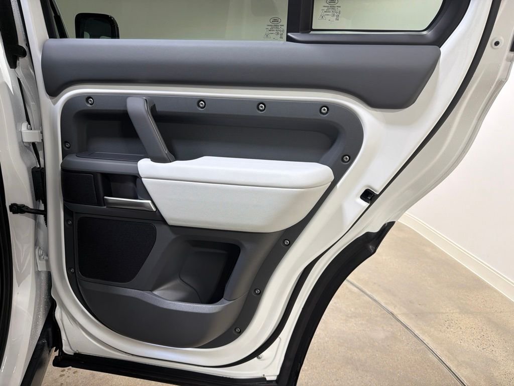 New 2026 Fuji White Land Rover X-Dynamic SE image 26
