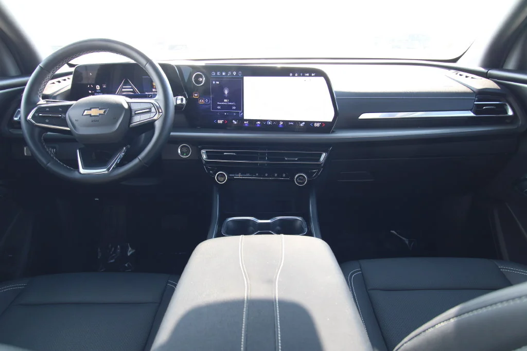 Used 2025 Gray Chevrolet LT image 40