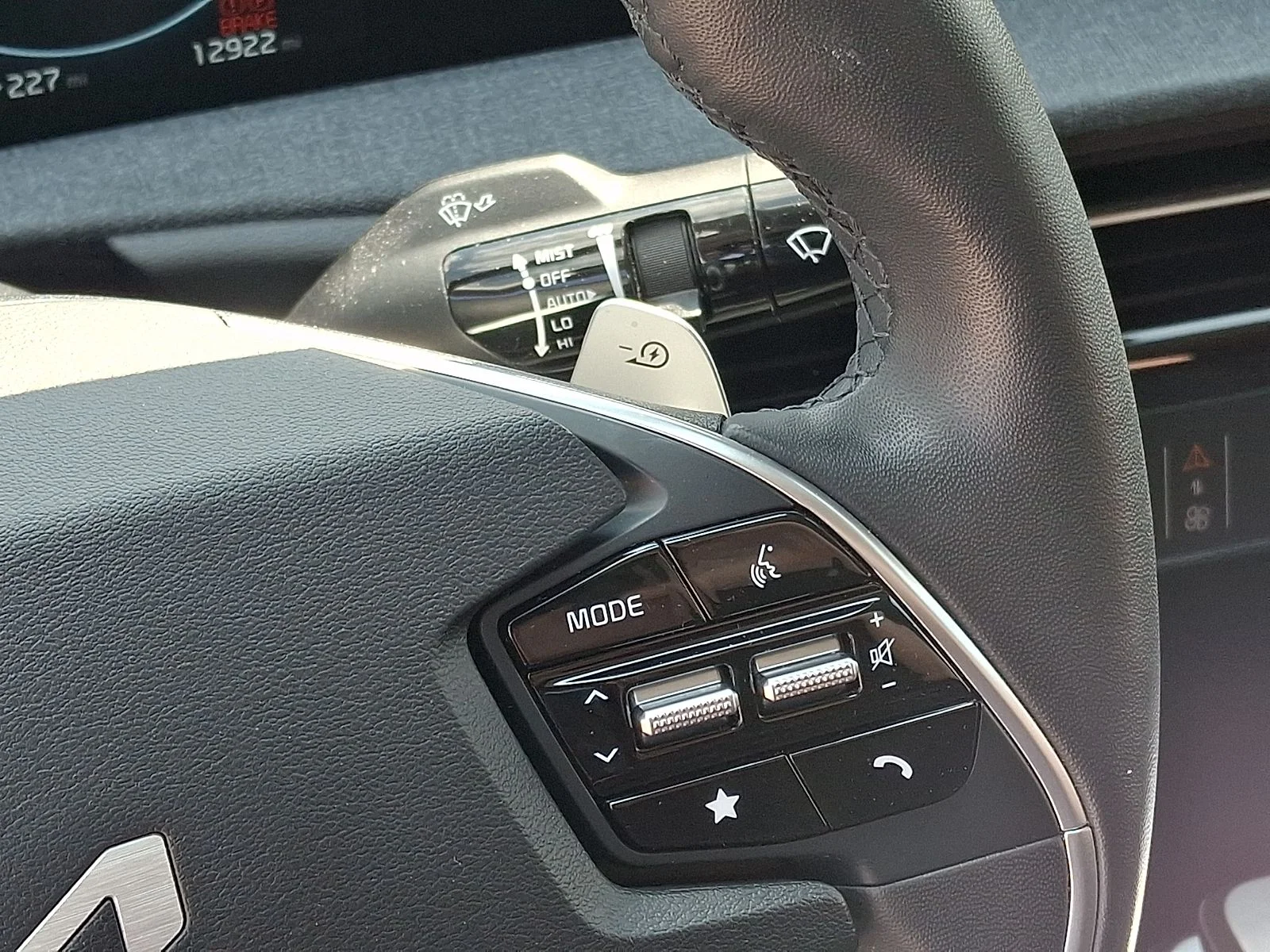 Certified Used 2024 Blue Kia Light image 22