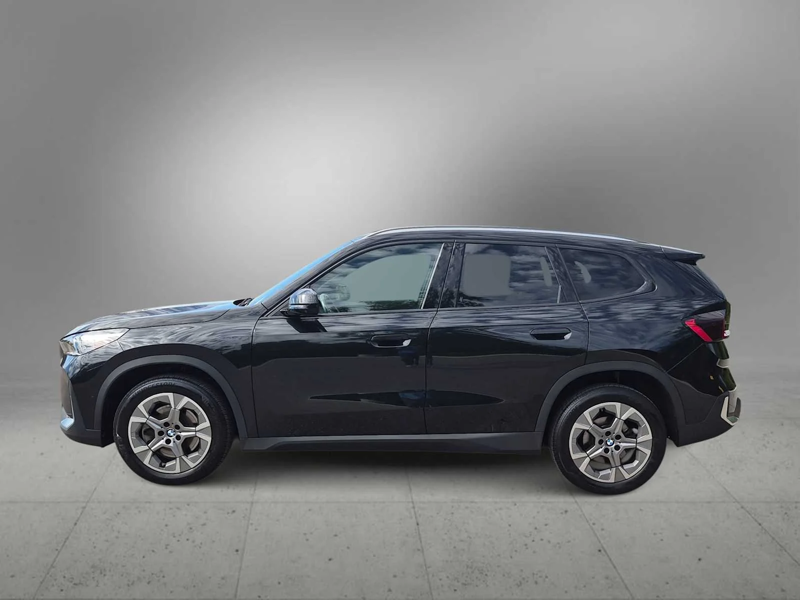 Used 2023 Black Sapphire Metallic BMW xDrive28i image 5