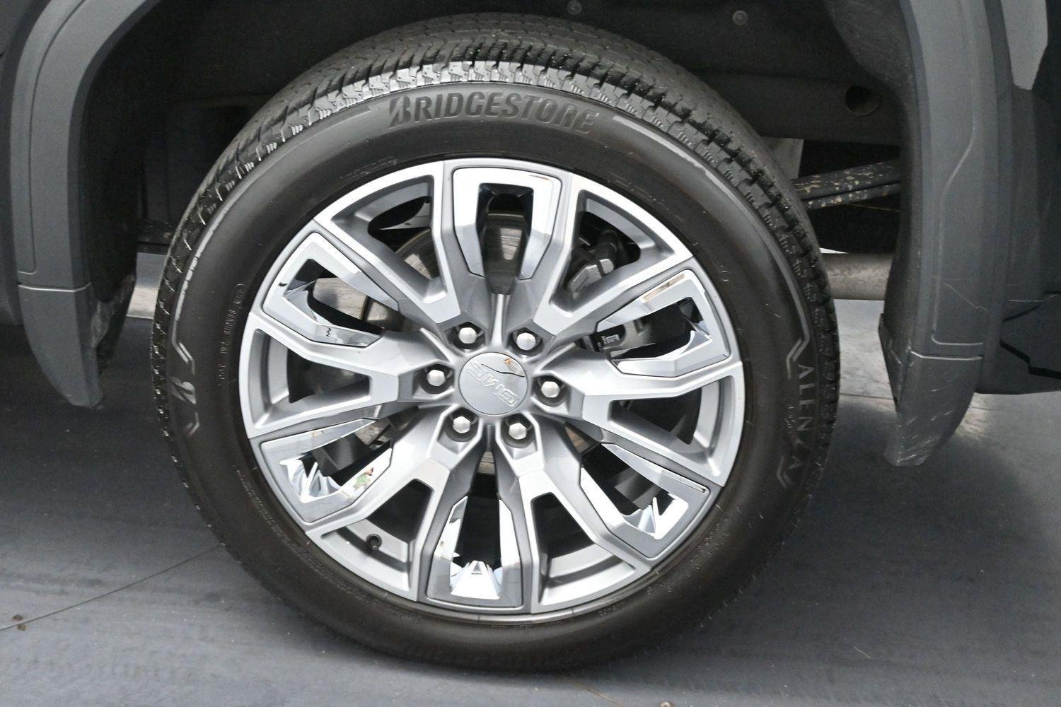 Used 2025 Onyx Black GMC Denali image 37