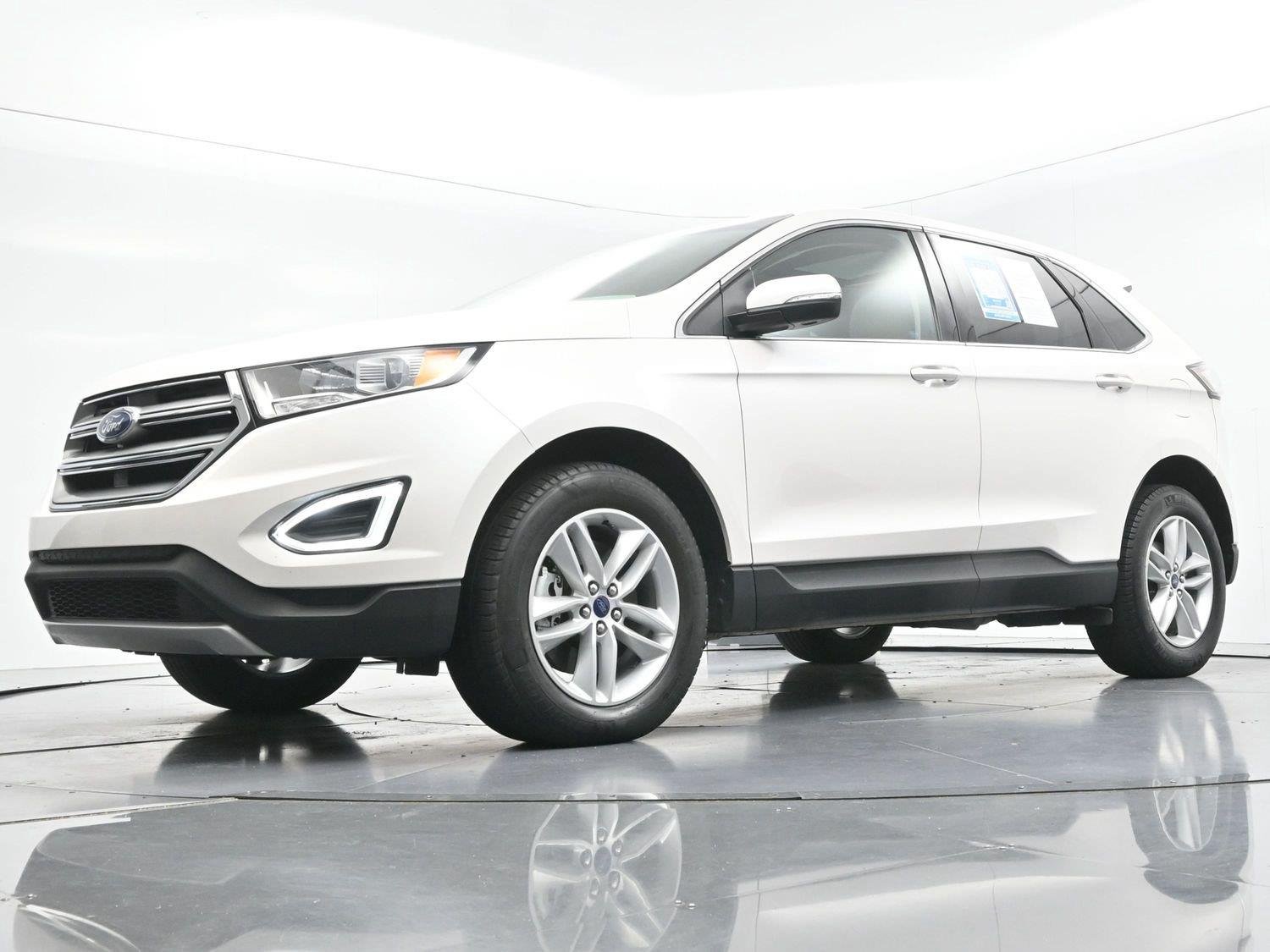 Used 2017 White Platinum Metallic Tri-Coat Ford SEL image 41
