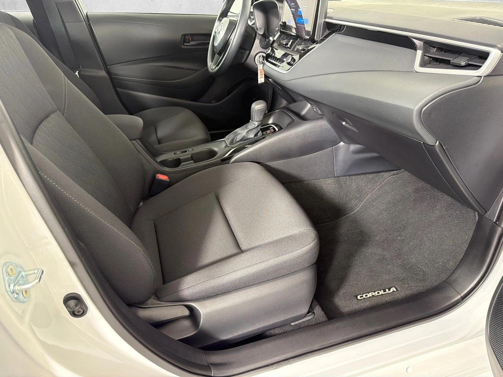 Used 2025 Ice Cap Toyota LE image 11
