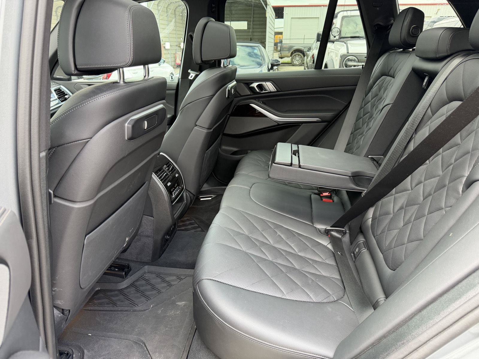 Used 2025 Skyscraper Grey Metallic BMW sDrive40i image 17