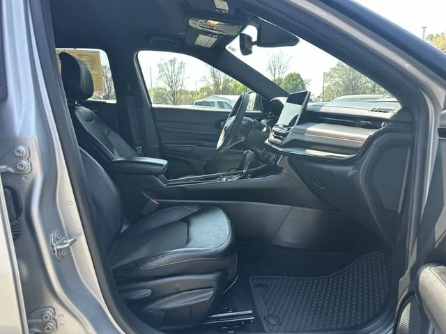 Used 2024 Silver Jeep Trailhawk image 28