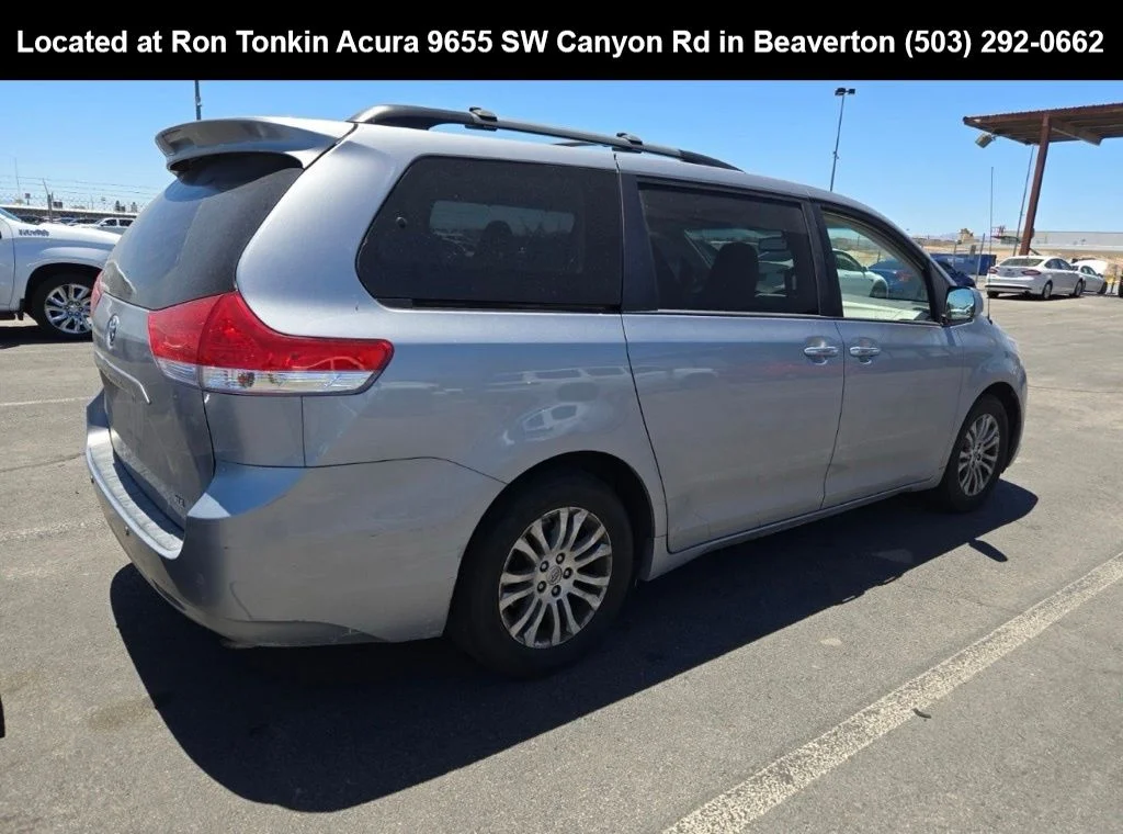Used 2013 Silver Sky Metallic Toyota XLE image 4