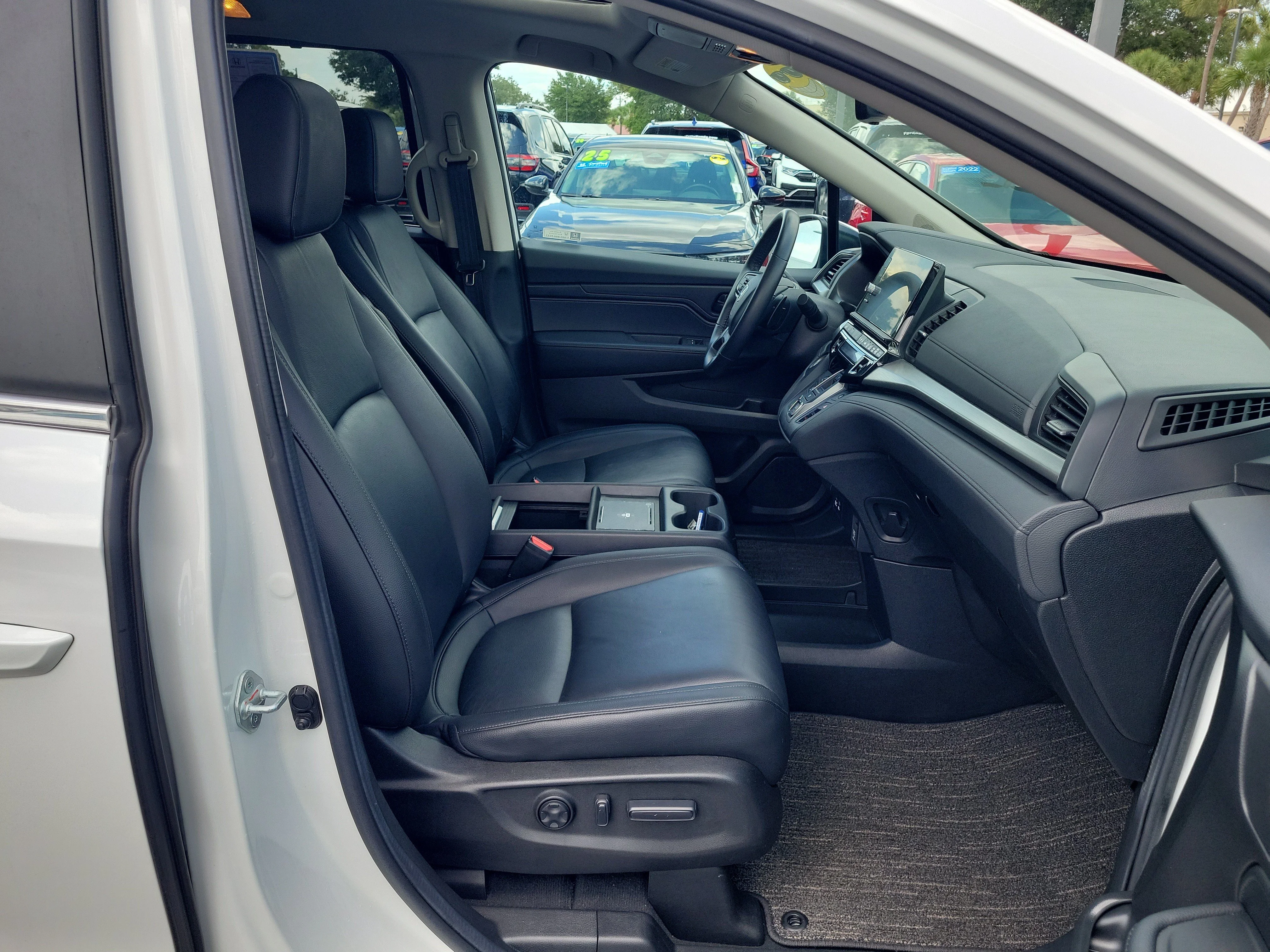 2025 Honda Odyssey EX-L - Photo 10